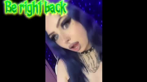 Hey  Im Ellie  if you like me and like my show give me a thumbs up hehe online show from January 2025 09:24:01 PM