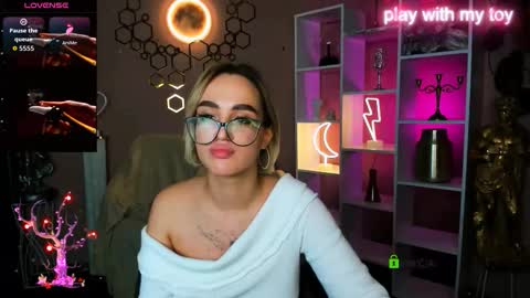 Snapshot of kitty_layy chatting on November 2025 02:28:02 PM kitty online show from November 2025 02:28:02 PM