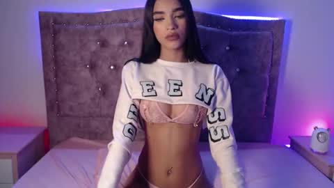 Snapshot of kitty_mia29 chatting on November 2025 06:41:02 AM Kitty online show from November 2025 06:41:02 AM