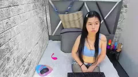 kitty_small69 online show from May 2026 02:35:02 PM