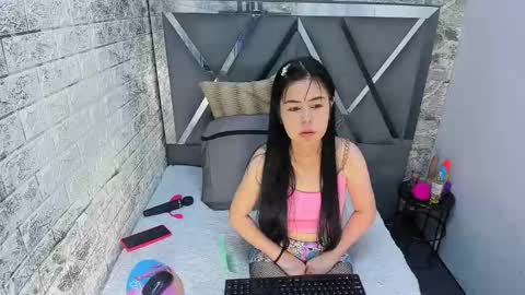 kitty_small69 online show from May 2026 01:27:02 PM