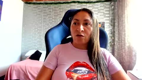 Snapshot of kitty_violet_ chatting on July 2026 09:28:02 PM violet online show from July 2026 09:28:02 PM