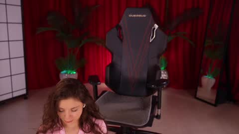 Snapshot of kittycaitlin chatting on December 2025 05:02:01 AM Katya online show from December 2025 05:02:01 AM