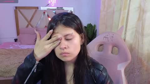 Snapshot of kittystart_tay chatting on December 2024 07:11:02 PM Kitty online show from December 2024 07:11:02 PM