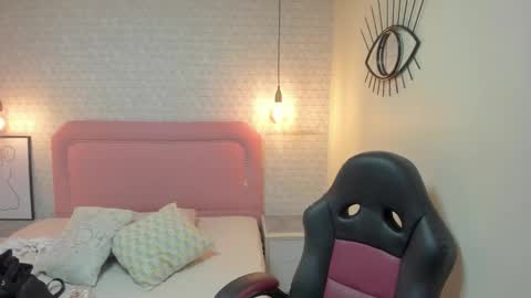  K I T T  Y  online show from February 2026 12:15:01 PM