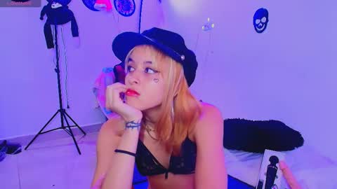 Lizeth online show from December 2024 06:44:02 PM