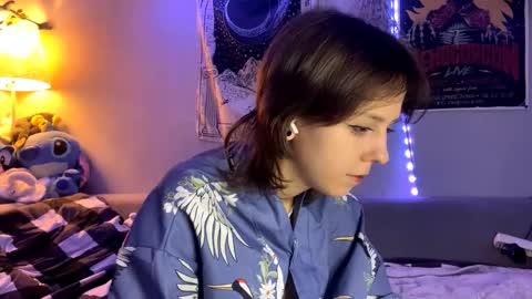 Luna online show from November 2025 09:47:01 PM