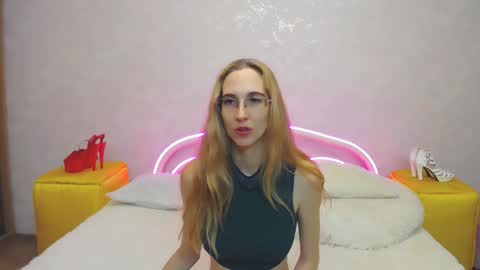 Klary online show from December 2024 12:23:01 PM