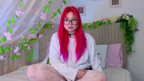 Klee online show from October 2025 04:35:01 AM