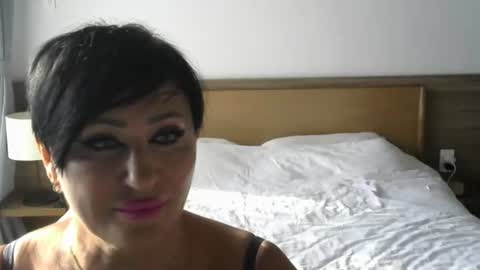 Snapshot of kleo901854860422 chatting on June 2026 09:44:02 AM kleo901854860422 online show from June 2026 09:44:02 AM