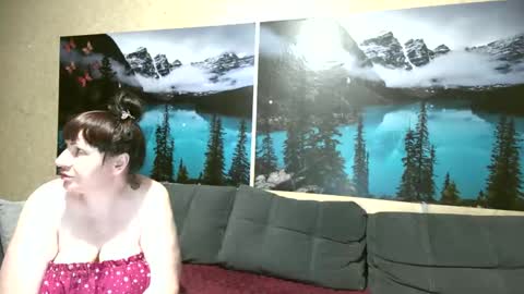 Kleosnow online show from May 2026 08:27:01 PM