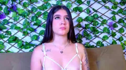 kloe_bella online show from October 2025 01:31:01 PM