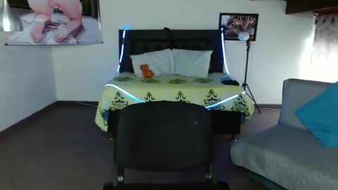 Kloe deker online show from February 2025 02:04:02 PM