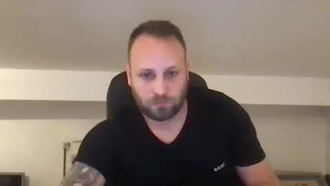 hugo online show from November 2025 10:01:01 PM