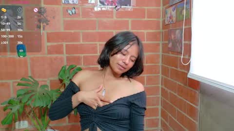 Snapshot of komatsu_ chatting on March 2025 11:48:01 PM Komatsu Lilith online show from March 2025 11:48:01 PM