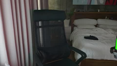 Danny online show from November 2025 05:43:01 AM