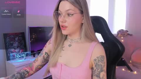 Jess online show from September 2025 03:01:02 PM