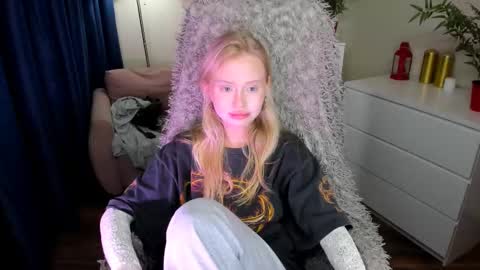 kris_grant online show from February 2025 10:18:01 AM