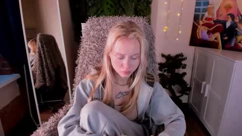 kris_grant online show from December 2025 10:35:01 AM