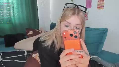 Snapshot of krisi_myrr chatting on June 2026 01:33:01 PM Kristina3 online show from June 2026 01:33:01 PM