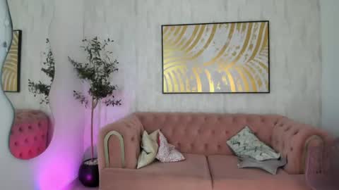 Snapshot of krissi_latore chatting on April 2026 12:18:01 PM Krisstine online show from April 2026 12:18:01 PM