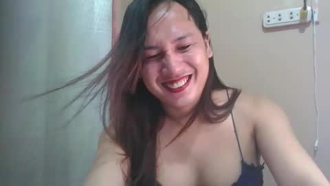 Snapshot of kristalheart chatting on December 2025 05:33:02 PM krunchee online show from December 2025 05:33:02 PM