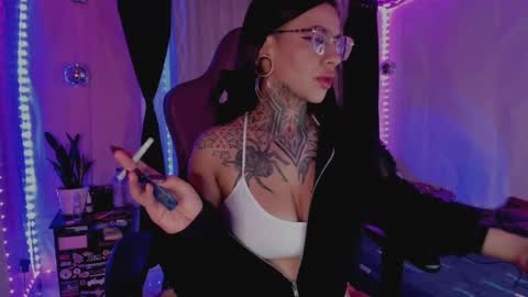Snapshot of kristall_schwarz_ chatting on February 2025 04:22:01 AM Kristall online show from February 2025 04:22:01 AM