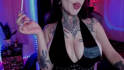 Snapshot of kristall_schwarz_ chatting on September 2025 10:02:01 PM Kristall online show from September 2025 10:02:01 PM