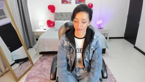 Sophia online show from February 2025 07:42:02 PM