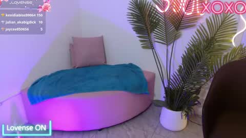 Snapshot of kristen_tay chatting on March 2025 06:27:01 AM kristen_tay online show from March 2025 06:27:01 AM