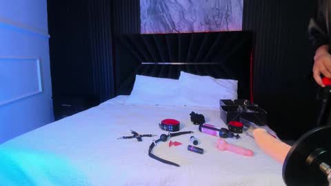 Kristen Bread online show from September 2025 07:37:01 PM