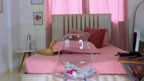 Snapshot of kristennblue_ chatting on December 2024 06:56:02 PM Kris online show from December 2024 06:56:02 PM