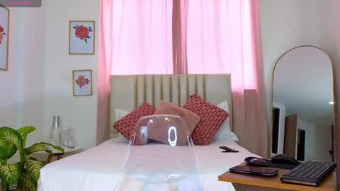 Snapshot of kristennblue_ chatting on December 2024 08:47:02 PM Kris online show from December 2024 08:47:02 PM