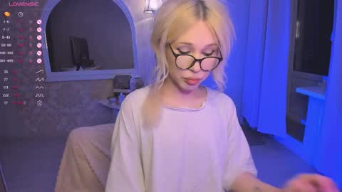 kristialsoopp online show from April 2026 06:52:02 PM