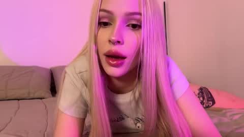 Snapshot of kristy_babe chatting on September 2025 04:30:02 PM Kristy and Alice online show from September 2025 04:30:02 PM