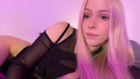 Snapshot of kristy_babe chatting on October 2025 10:07:01 PM Kristy and Alice online show from October 2025 10:07:01 PM