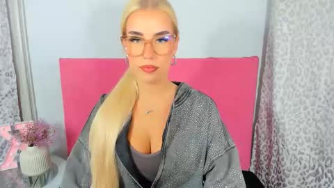 KristyFlowers online show from October 2025 02:18:02 PM