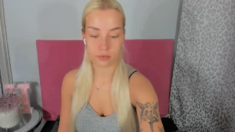 Snapshot of kristyflowers chatting on April 2026 05:19:02 AM KristyFlowers online show from April 2026 05:19:02 AM