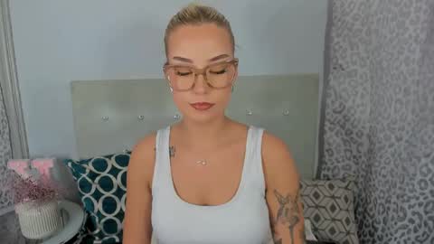 Snapshot of kristyflowers chatting on April 2026 02:34:02 PM KristyFlowers online show from April 2026 02:34:02 PM