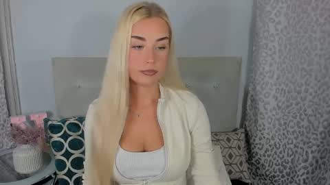 Snapshot of kristyflowers chatting on May 2026 03:20:02 PM KristyFlowers online show from May 2026 03:20:02 PM