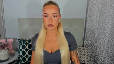 Snapshot of kristyflowers chatting on May 2026 02:25:01 PM KristyFlowers online show from May 2026 02:25:01 PM
