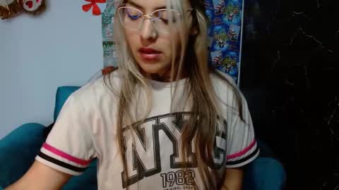 Snapshot of kronikafuckass chatting on December 2024 12:33:02 PM kronikafuckass online show from December 2024 12:33:02 PM