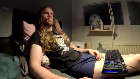 Snapshot of krullz123 chatting on December 2025 12:05:01 AM Krullz online show from December 2025 12:05:01 AM