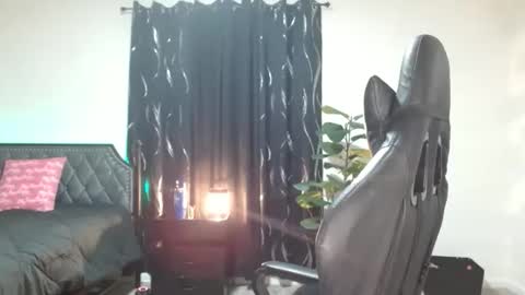 Snapshot of krystalblakexxx chatting on April 2026 05:50:02 PM Krystal Blake online show from April 2026 05:50:02 PM
