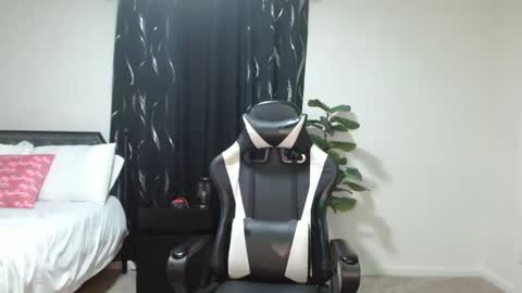 Snapshot of krystalblakexxx chatting on April 2026 05:30:01 PM Krystal Blake online show from April 2026 05:30:01 PM