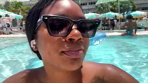 Snapshot of krystalblakexxx chatting on May 2026 04:48:01 PM Krystal Blake online show from May 2026 04:48:01 PM