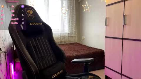 Snapshot of krystlehymel chatting on December 2025 10:42:01 AM Alis online show from December 2025 10:42:01 AM