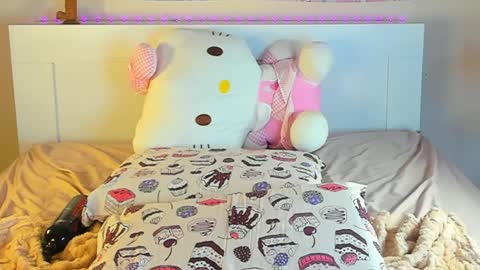 Snapshot of kuraii_ chatting on January 2025 10:23:01 PM Anna online show from January 2025 10:23:01 PM