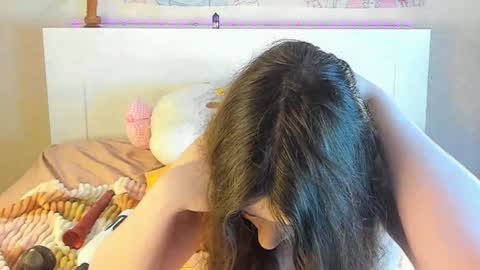 Snapshot of kuraii_ chatting on February 2025 03:19:01 AM Anna online show from February 2025 03:19:01 AM