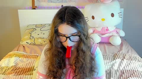 Snapshot of kuraii_ chatting on February 2025 03:08:02 AM Anna online show from February 2025 03:08:02 AM